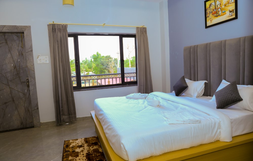Escape to Elegance: A Luxurious Stay in road, near kamal nursery, Devnagar, Banseli, Pushkar, Rajasthan 305022