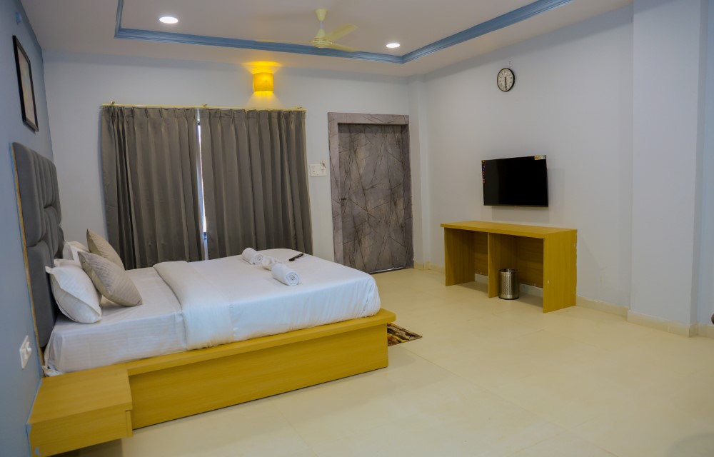 Triple Bed Room